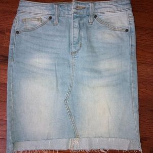 UNIVERSAL THREAD JEAN LIGHT WASHED SKIRT SIZE 2